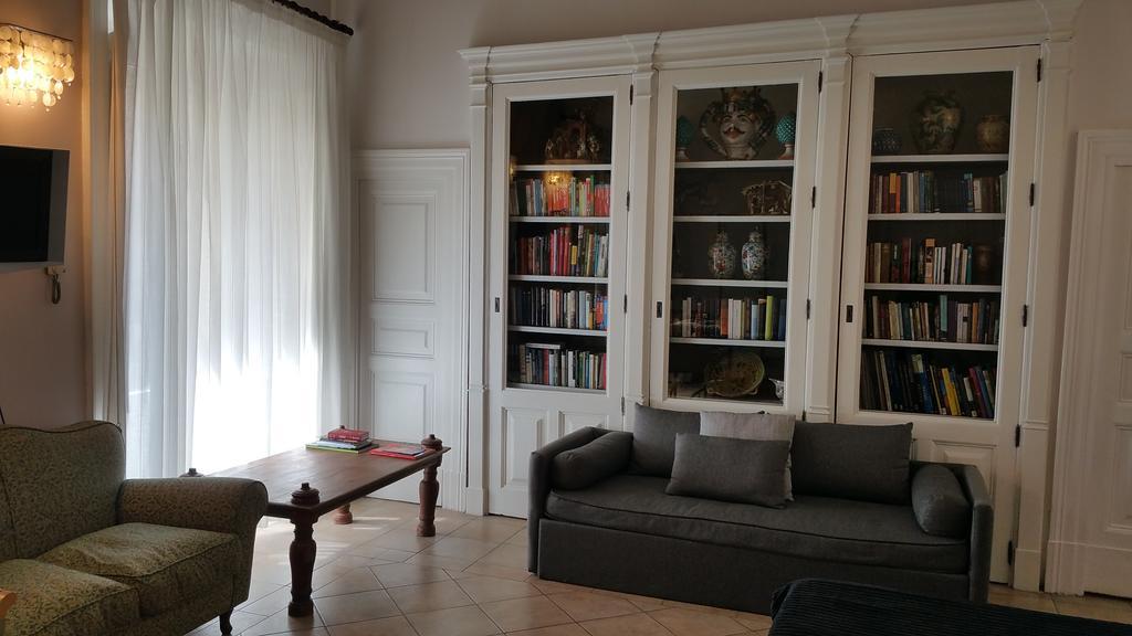 Centro Storico B&B คาตาเนีย ภายนอก รูปภาพ