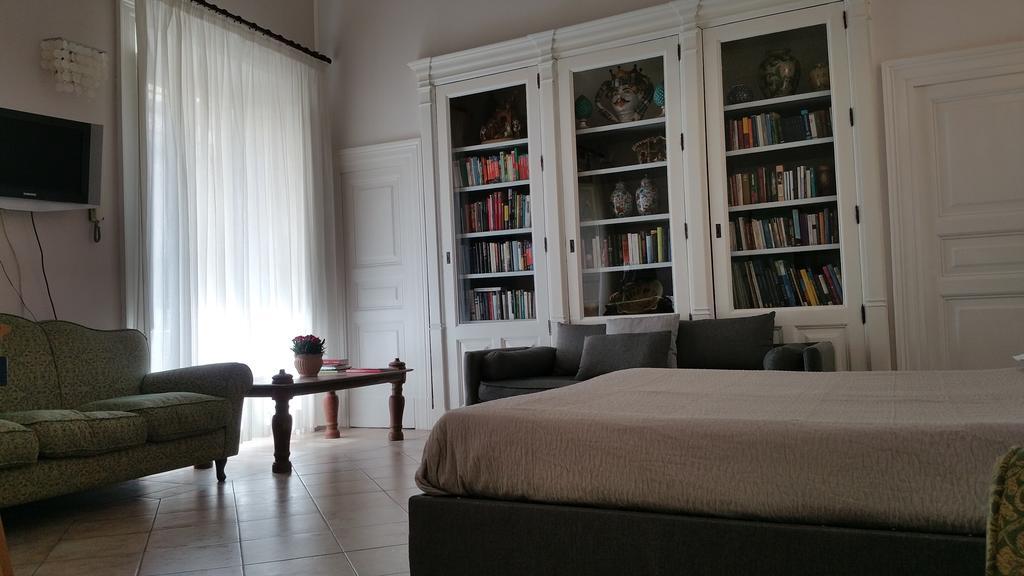 Centro Storico B&B คาตาเนีย ภายนอก รูปภาพ