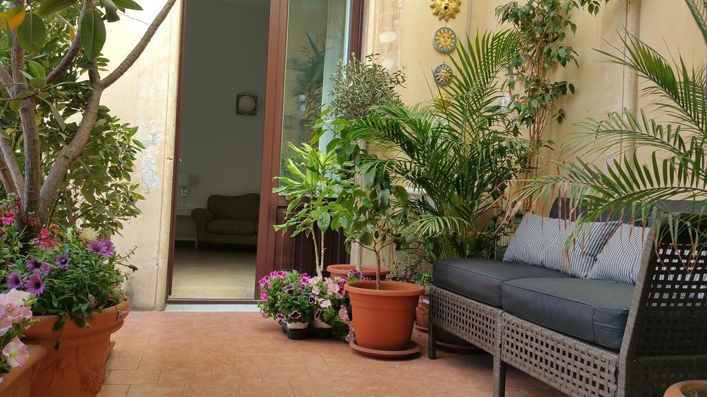 Centro Storico B&B คาตาเนีย ภายนอก รูปภาพ